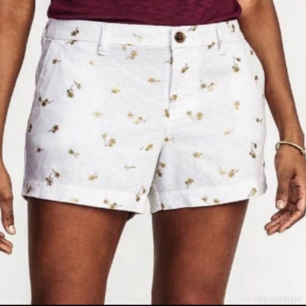 OLD NAVY WOMEN’S GOLD PALM TREE PRINT EVERYDAY SHORTS WHITE LINEN BLEND